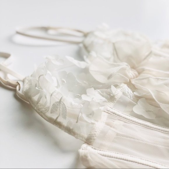 SMALL Victoria’s Secret white floral bralette - Picture 5 of 7